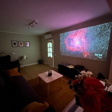 Stylish Apartment With Video Projector Bucharest Exterior photo
