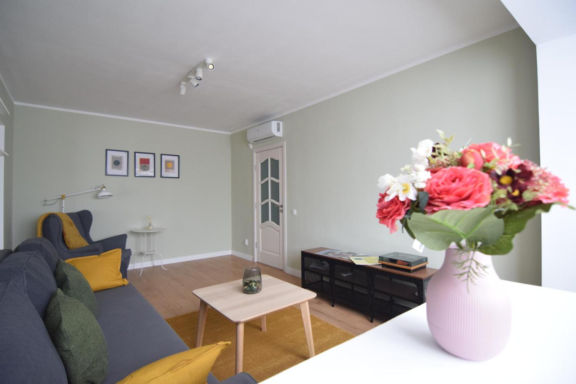 Stylish Apartment With Video Projector Bucharest Exterior photo