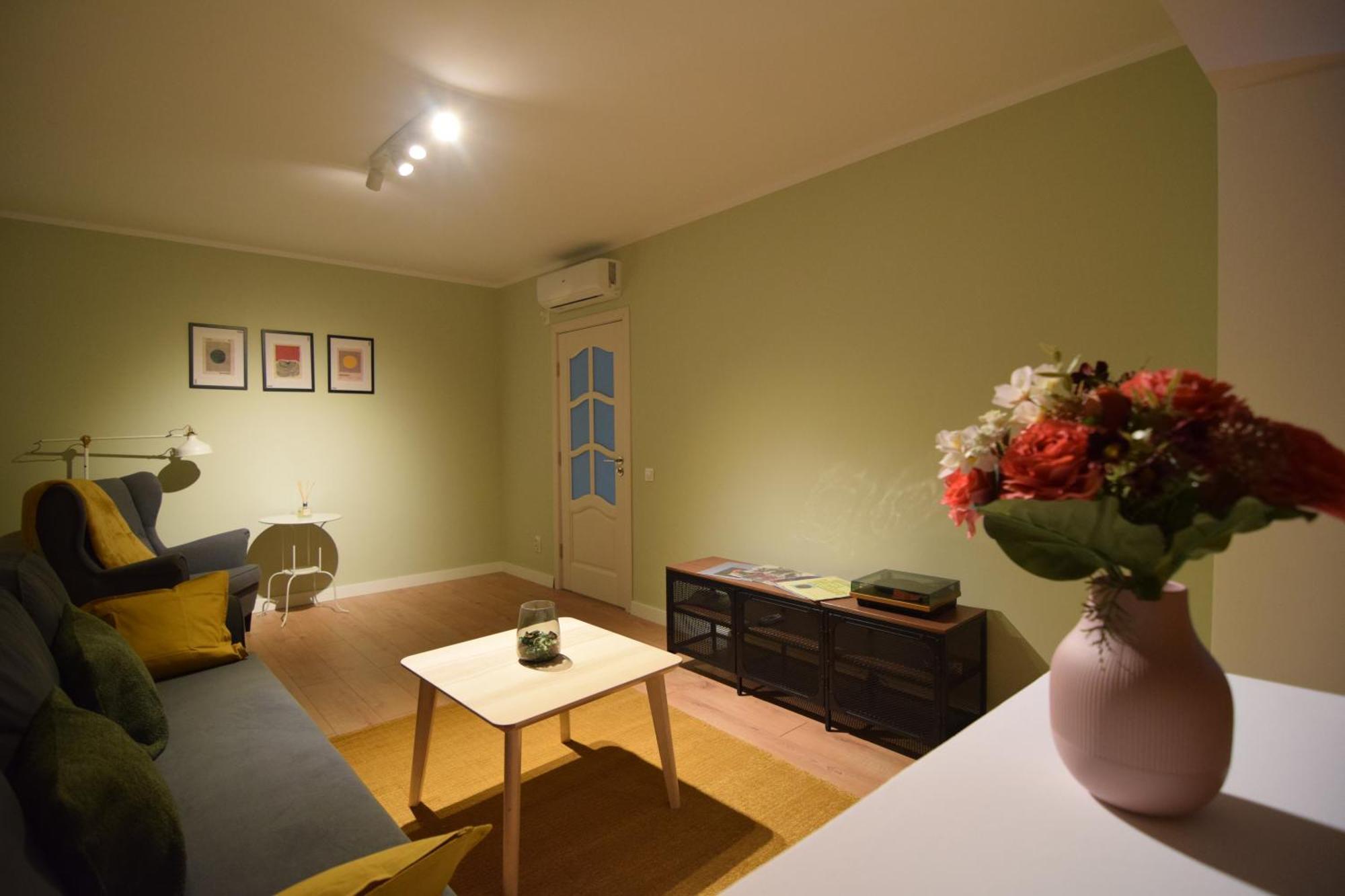 Stylish Apartment With Video Projector Bucharest Exterior photo