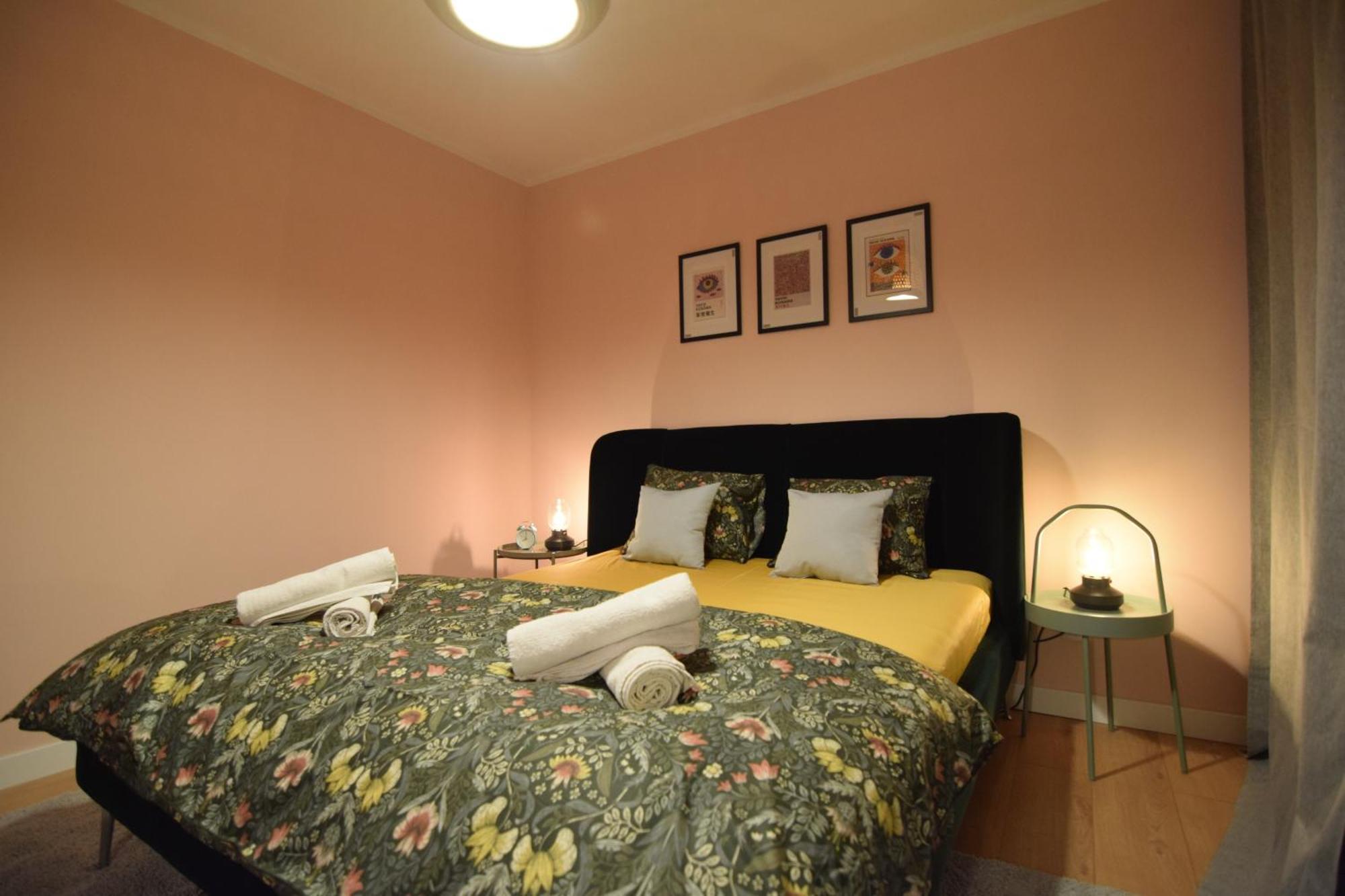 Stylish Apartment With Video Projector Bucharest Exterior photo